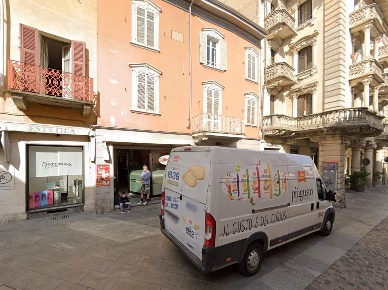 Foto Negozio a Valenza Centro di 120 m² con 2 locali in vendita
