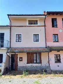 Foto Appartamento a Pieve Porto Morone di 228 m² con 4 locali in vendita