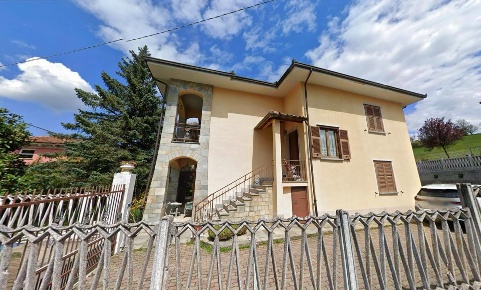 Foto Villa unifamiliare a Rocchetta Ligure Centro di 327 m² con 10 locali
