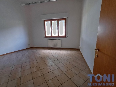 Foto Ufficio a Empoli San Rocco - Lungarno di 130 m² con 6 locali