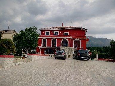 Foto Villa bifamiliare in Via Fionda 21, Cervaro di 350 m² con 12 locali