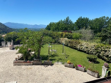 Foto Villa bifamiliare in Via Fionda 21, Cervaro di 350 m² con 12 locali