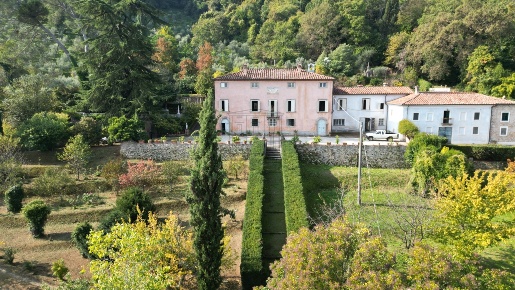 Foto Villa unifamiliare in Via del Cimitero ⅩⅩⅠⅠⅠ 676, Lucca di 900 m²