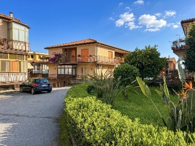 Foto Appartamento in Via Luigi Settembrini 91, Giarre di 105 m² in vendita