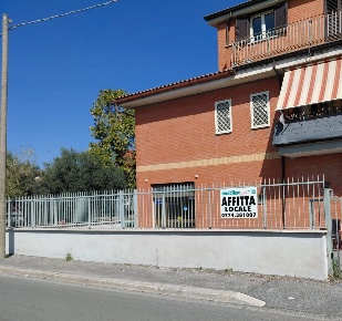 Foto Locale commerciale in Via A. La Marmora 100, Guidonia Montecelio