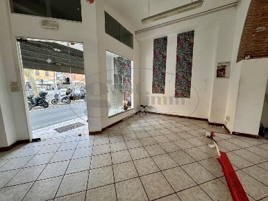 Foto Locale commerciale a Livorno Cisternone di 40 m² in affitto