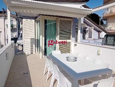 Foto Appartamento a Rimini Marebello di 110 m² con 3 locali in vendita