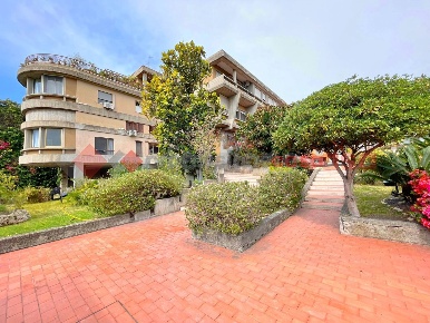 Foto Appartamento in Via Mollica 6, Aci Castello Centro di 150 m²