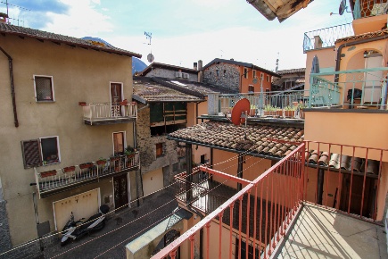 Foto Appartamento in Via Alla Fontana 9, Porlezza Centro di 130 m²