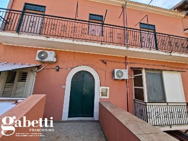 Foto Appartamento in Via Pacini 2, Patti Centro di 100 m² con 3 locali