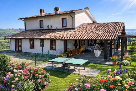 Foto Villa singola in Via Casa Padroni 3, Castana Centro di 330 m²