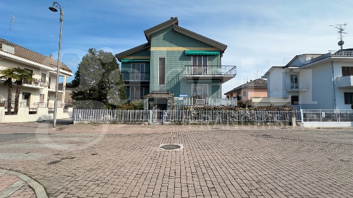 Foto Villa bifamiliare in Via Achille Grandi 47, Pieve Emanuele Fizzonasco