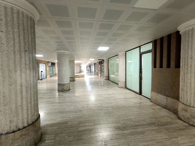 Foto Negozio in Via Gazzi 22, Messina Provinciale di 65 m² con 1 locali