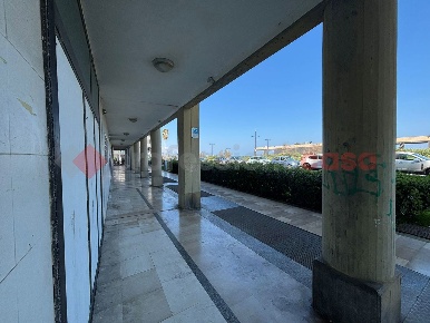 Foto Negozio in Lungomare IX maggio, Bari San Girolamo di 80 m² in affitto