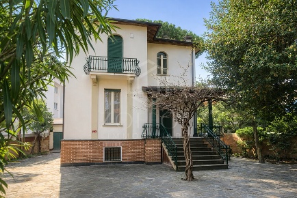 Foto Villa unifamiliare a Cervia Centro con 5 locali in affitto