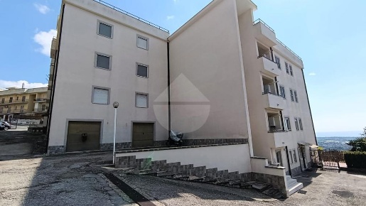 Foto Appartamento in VIA SANT'ANGELO, Minturno di 150 m² con 6 locali