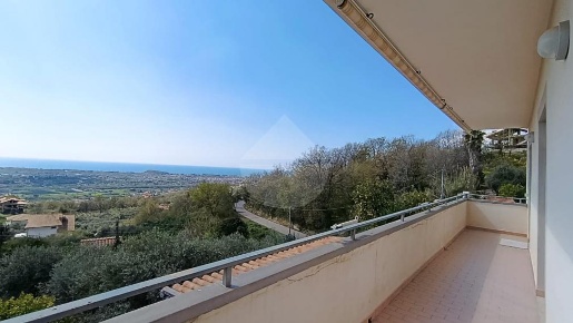 Foto Appartamento in VIA SANT'ANGELO, Minturno di 150 m² con 6 locali