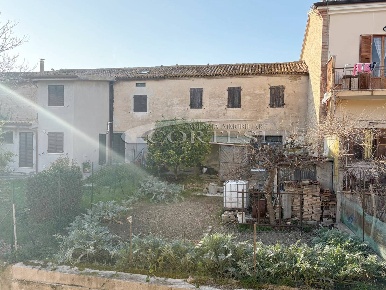 Foto Casa indipendente a San Costanzo di 100 m² con 5 locali in vendita