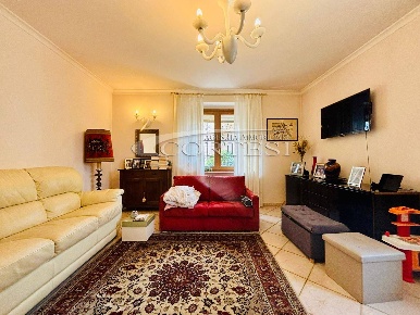 Foto Villa unifamiliare a Fano di 462 m² con 9 locali in vendita