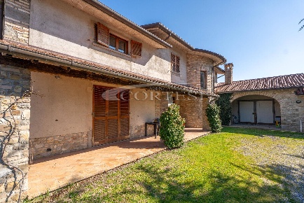 Foto Appartamento in via del pozzo, Citerna di 250 m² con 10 locali