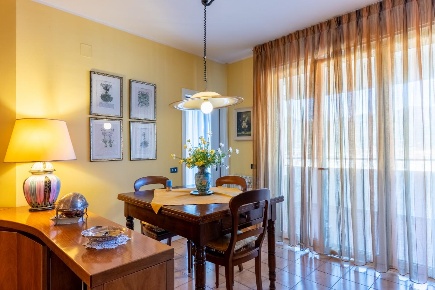 Foto Appartamento a Cascina Semicentro di 97 m² con 5 locali in vendita