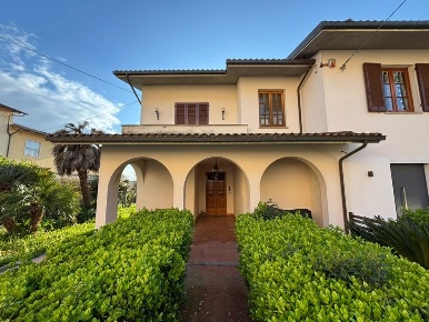 Foto Appartamento a Montopoli in Val d'Arno Marti di 190 m² con 8 locali