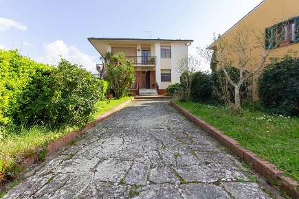 Foto Villa bifamiliare a Pisa Lungarno Gabriele D'Annunzio di 140 m²