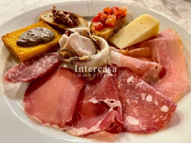 Foto Hotel a Pisa San Francesco di 550 m² con 8 locali in vendita