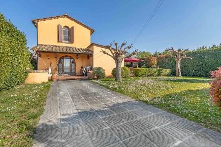 Foto Rustico a Ponsacco di 165 m² con 9 locali in vendita