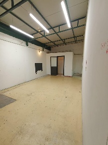 Foto Magazzino a Carrara Avenza di 100 m² con 2 locali in affitto