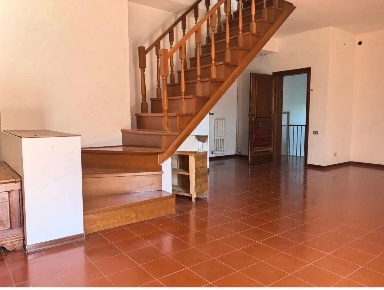 Foto Appartamento a Ponsacco Centro di 270 m² con 8 locali in vendita