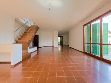 Foto Appartamento a Ponsacco Centro di 270 m² con 8 locali in vendita