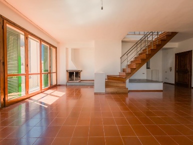Foto Appartamento a Ponsacco Centro di 270 m² con 8 locali in vendita