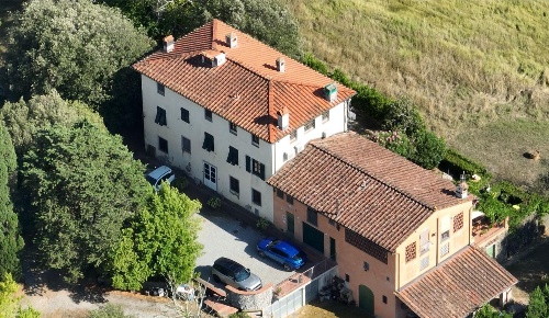 Foto Villa unifamiliare a Lucca Sant'Alessio - Carignano di 630 m²