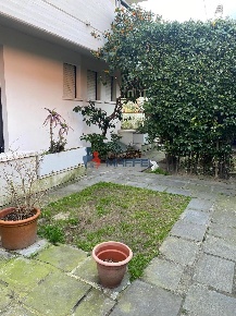 Foto Villa unifamiliare a Viareggio Centro di 187 m² con 8 locali