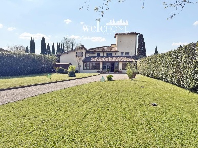 Foto Villa unifamiliare a Campi Bisenzio Il Rosi, Limite di 170 m²