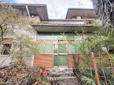 Foto Villa bifamiliare in VIA BELLINI, Capriolo di 190 m² con 4 locali