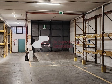 Foto Capannone industriale in Via Giovanni Elia, Locorotondo di 2680 m²