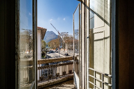 Foto Casa indipendente in VIALE COSTITUZIONE 35, Lecco Centro di 298 m²
