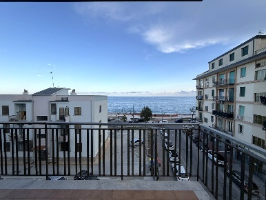 Foto Appartamento in via F. Caracciolo, Catanzaro Catanzaro Lido di 150 m²