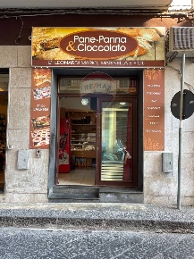 Foto Attività commerciale in Via Dafnica 111, Acireale Centro Storico