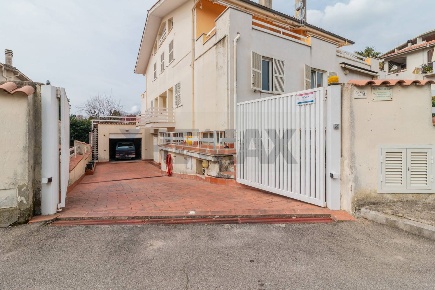 Foto Appartamento in Vasco de Gama 19, Canino Centro di 127 m² con 4 locali