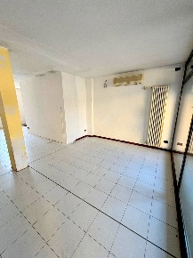 Foto Locale commerciale in via Badia, Gessate di 100 m² con 1 locali