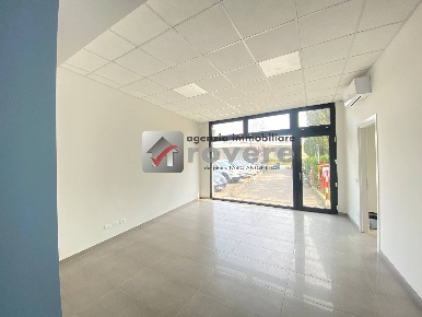 Foto Locale commerciale a Treviso Santa Bona Nuova di 60 m² con 2 locali