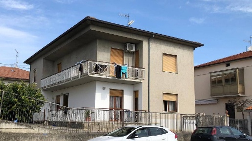 Foto Appartamento a Giulianova Colleranesco di 124 m² con 5 locali