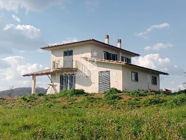 Foto Villa unifamiliare in Via Valle Mola, Sutri di 195 m² con 6 locali