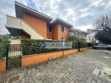 Foto Appartamento in via dei giunchi, Massa Marina di Massa Centro di 65 m²