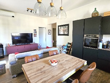 Foto Appartamento in Via Pomposa, Genova San Teodoro di 94 m² con 6 locali