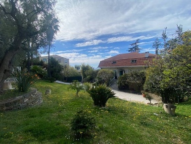 Foto Appartamento in strada solaro 84, Sanremo Solaro di 57 m² con 2 locali