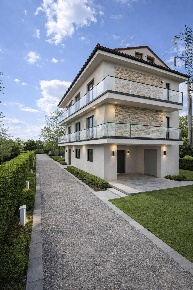 Foto Villa unifamiliare a Palma Campania di 330 m² con 3 locali in vendita